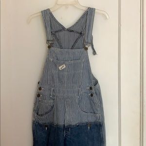 Adorable vintage GUESS overalls